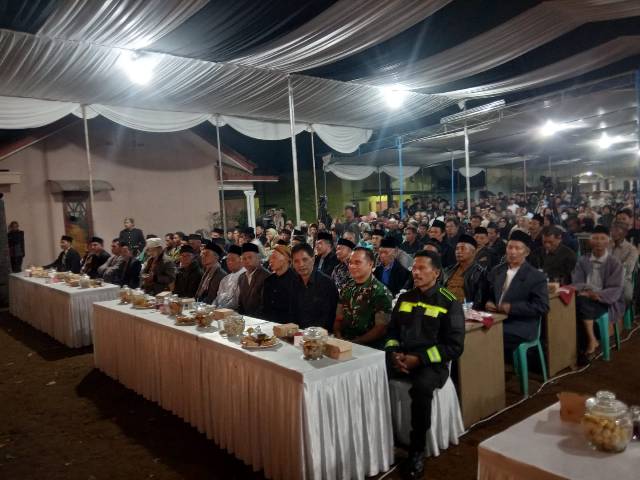 Camat Leksono menghadiri Pagelaran Wayang Kulit Di Desa Manggis
